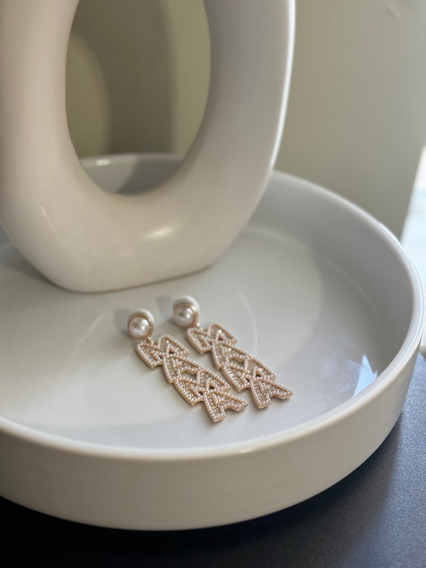 ARETES MAMA