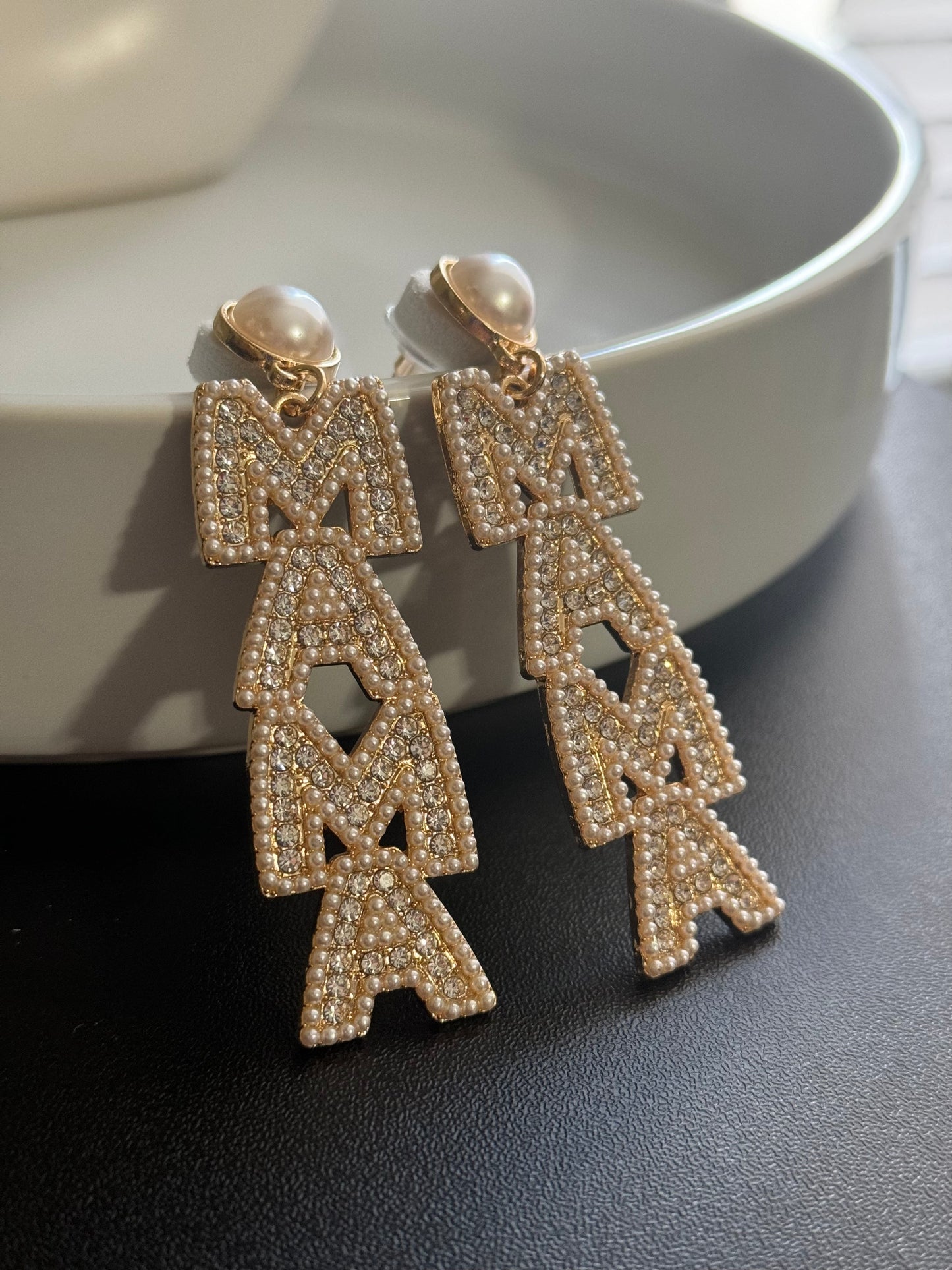 ARETES MAMA